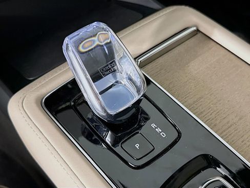 New 2026 Volvo XC90 B6 Plus w/ Protection Package Premier AWD/4WD image 17