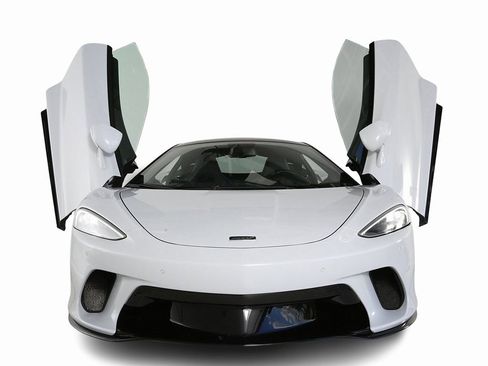 Used 2023 McLaren GT image 3