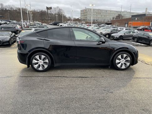 Used 2021 Tesla Model Y Long Range image 7