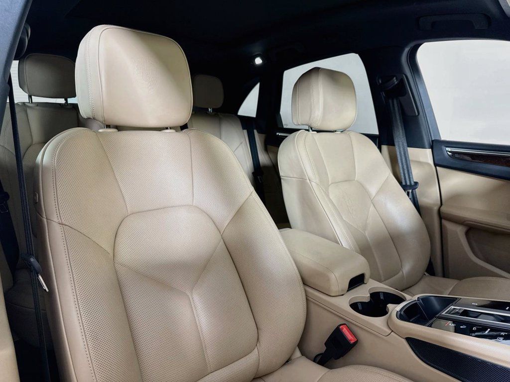 Certified 2024 Porsche Macan AWD/4WD image 18