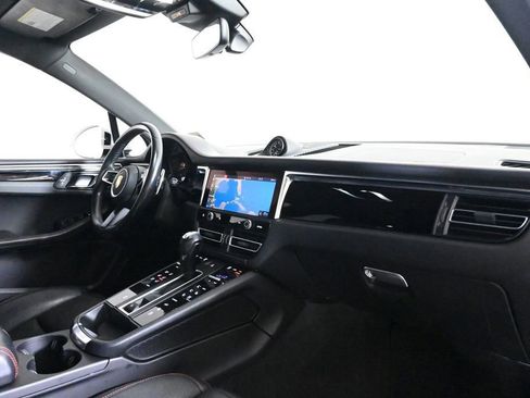 Certified 2022 Porsche Macan AWD/4WD image 12