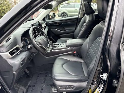 Used 2022 Toyota Highlander XLE image 14
