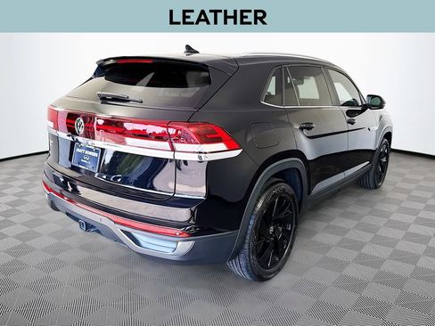 Used 2024 Volkswagen Atlas Cross Sport SE w/ Panoramic Sunroof Package FWD image 5
