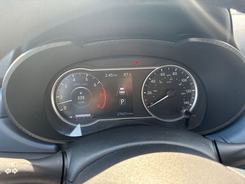 Used 2025 Nissan Versa SV w/ Trunk Package FWD image 38