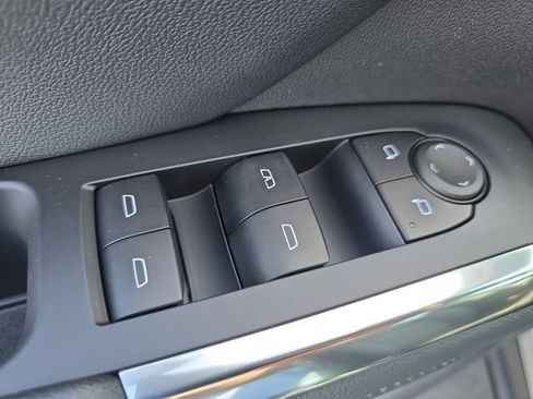 Used 2025 Chevrolet Traverse LT w/ LPO, Floor Liner Package FWD image 23