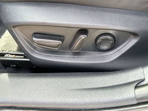 Used 2025 Toyota Camry SE FWD image 12