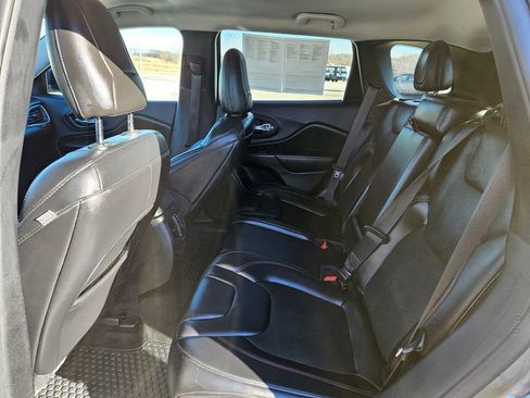 Used 2020 Jeep Cherokee Trailhawk w/ Cold Weather Group image 28