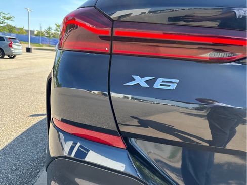 Used 2022 BMW X6 xDrive40i w/ M Sport Package AWD/4WD image 14