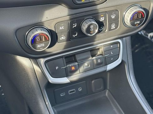 Certified 2023 GMC Terrain SLE w/ Driver Convenience Package image 28