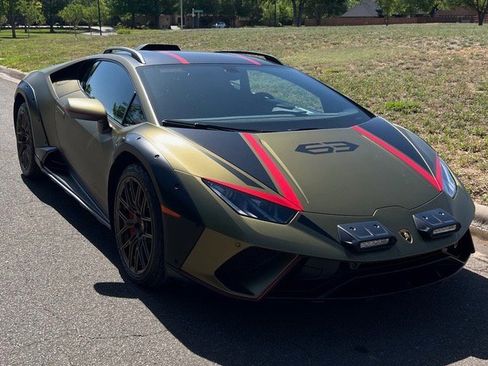 Used 2024 Lamborghini Huracan Sterrato image 1