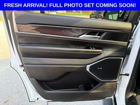 Used 2023 Jeep Wagoneer 4WD w/ Premium Group I image 31