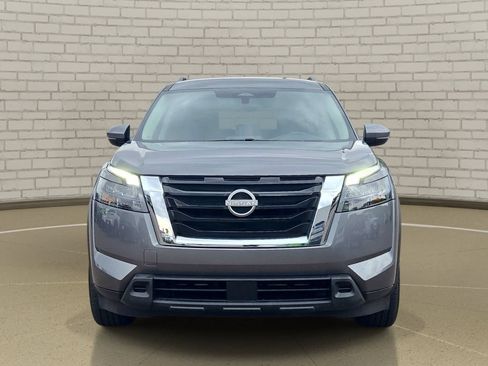 Used 2024 Nissan Pathfinder SV FWD image 2