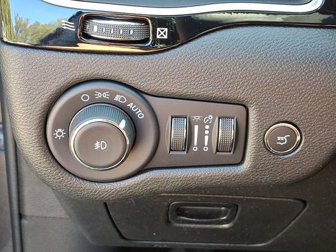 Certified 2023 Jeep Cherokee Altitude Lux image 28