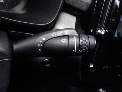 Certified 2025 Volvo XC40 B5 Core w/ Climate Package AWD/4WD image 24