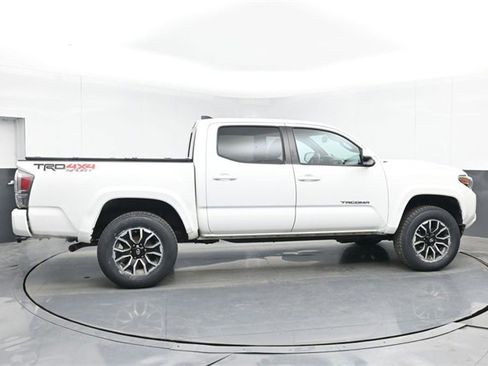 Used 2020 Toyota Tacoma TRD Sport w/ TRD Premium Sport Package image 18