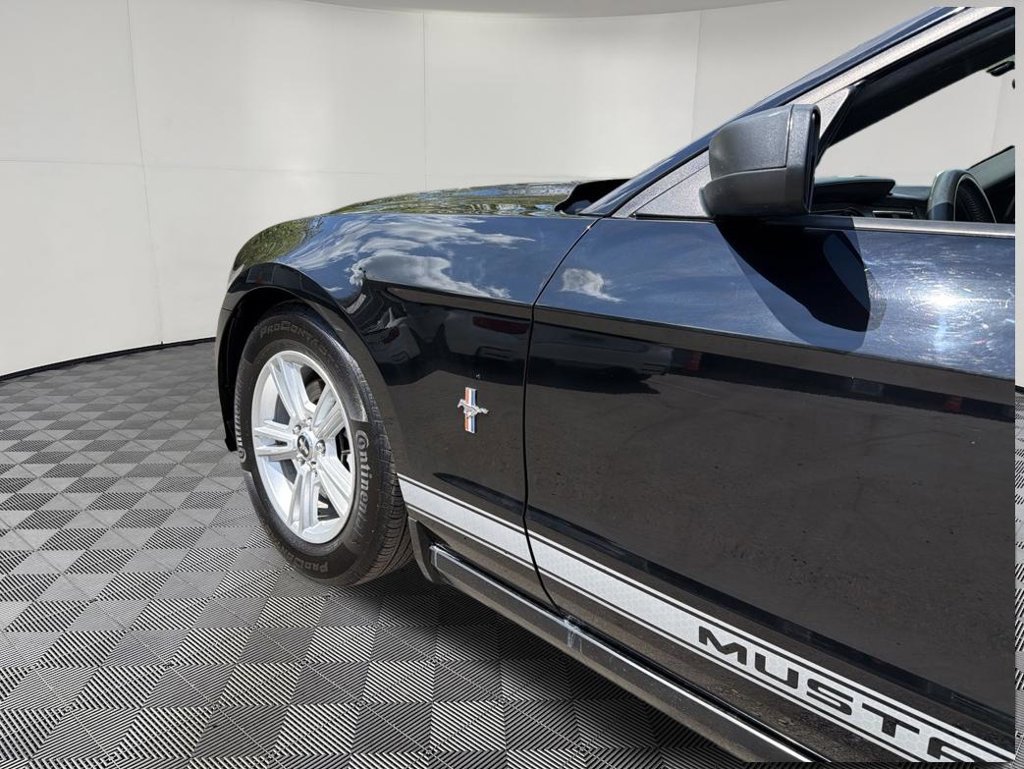 Used 2014 Ford Mustang Convertible RWD image 15
