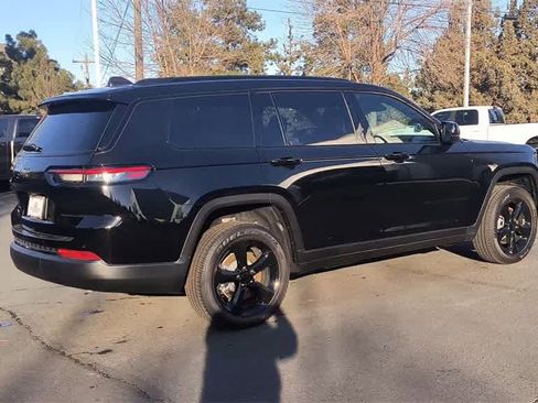 New 2025 Jeep Grand Cherokee L Laredo image 9