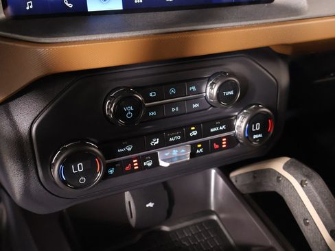 Used 2024 Ford Bronco Outer Banks AWD/4WD image 8