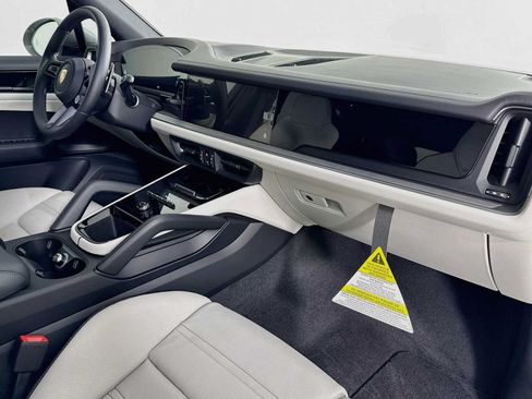 New 2026 Porsche Cayenne S AWD/4WD image 30