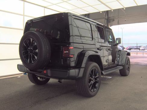 Used 2022 Jeep Wrangler Unlimited Sahara w/ Cold Weather Group AWD/4WD image 2