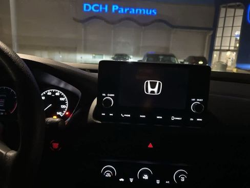 Used 2023 Honda HR-V LX image 26