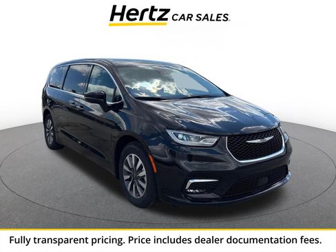 Used 2023 Chrysler Pacifica Touring-L FWD image 1