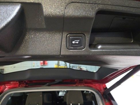 Used 2023 GMC Acadia SLE w/ Driver Convenience Package image 5