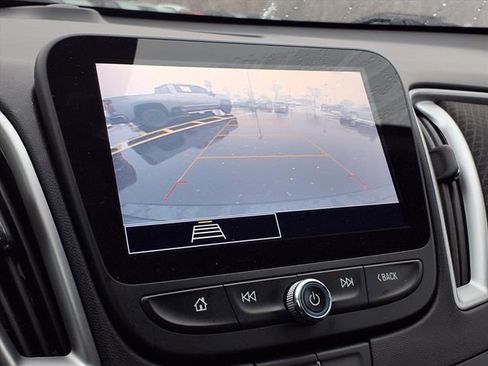 Used 2022 Chevrolet Malibu LT image 8