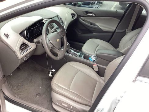 Used 2017 Chevrolet Cruze LT w/ Leather Package FWD image 6