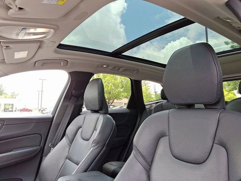 Used 2023 Volvo XC60 B5 Plus image 16