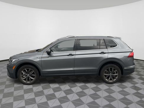 Used 2023 Volkswagen Tiguan SE AWD/4WD image 4