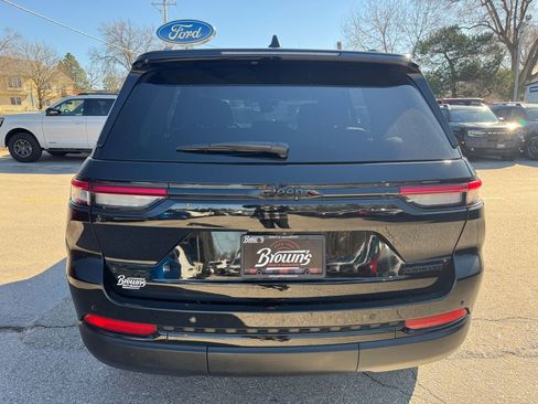 Used 2023 Jeep Grand Cherokee Limited w/ Black Appearance Package image 6