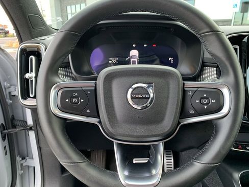 Used 2022 Volvo XC40 P8 Recharge Plus image 17