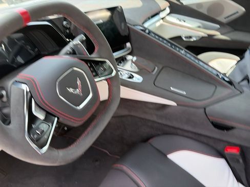 Used 2023 Chevrolet Corvette Stingray Premium Conv w/ Z51 Performance Package RWD image 6