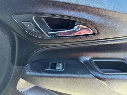 Used 2018 Chevrolet Equinox LT FWD image 46