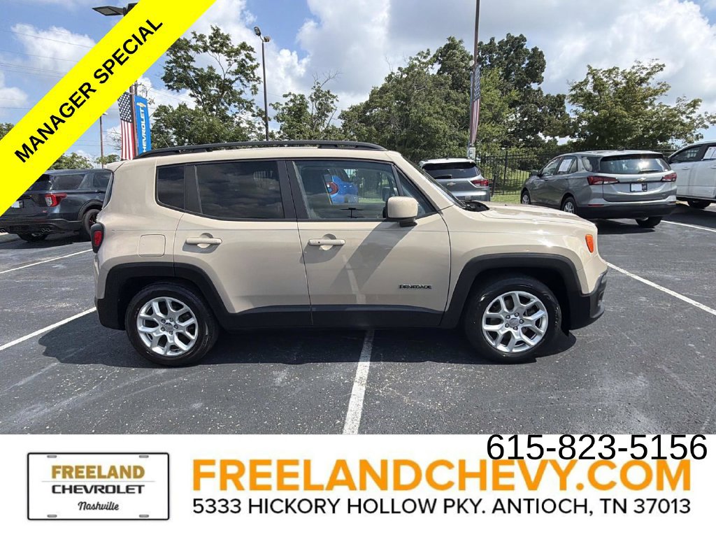 Used 2016 Jeep Renegade Latitude FWD image 2