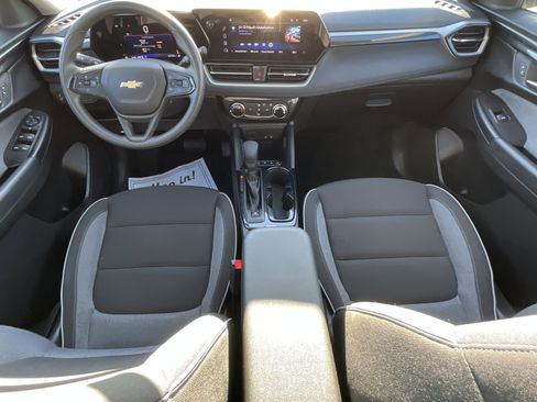 Used 2025 Chevrolet TrailBlazer LT image 13