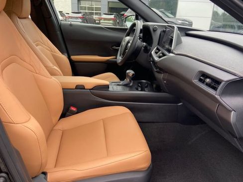 Used 2024 Lexus UX 250h AWD w/ Premium Package image 27