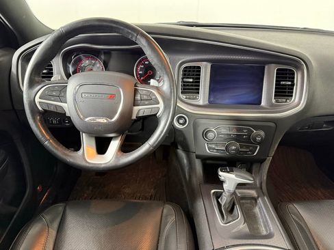 Used 2017 Dodge Charger SXT w/ AWD Plus Group image 4