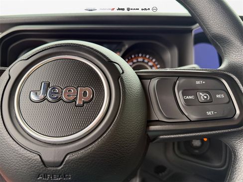 Used 2025 Jeep Wrangler Sport image 26