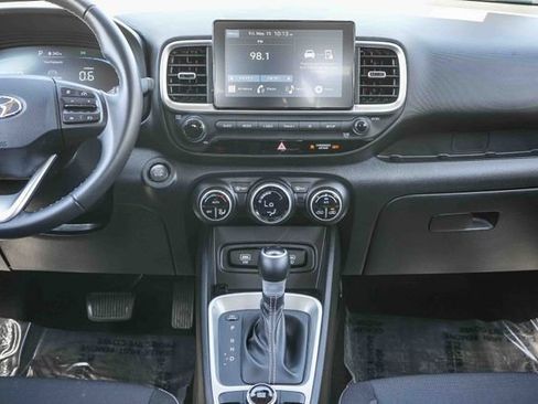 Used 2025 Hyundai Venue SEL FWD image 15