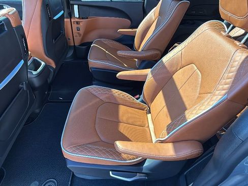 New 2026 Chrysler Pacifica Pinnacle image 13