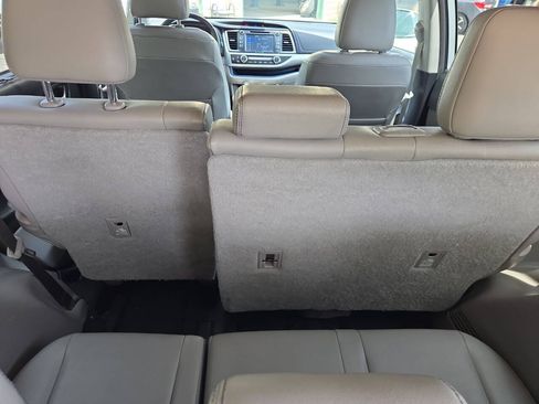 Used 2018 Toyota Highlander XLE AWD/4WD image 22
