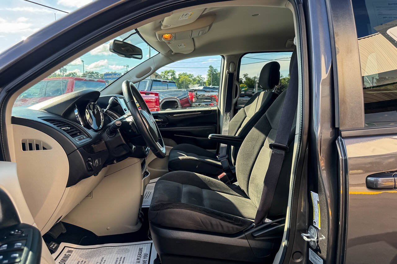 Used 2017 Dodge Grand Caravan SE w/ Power Window Group FWD image 18