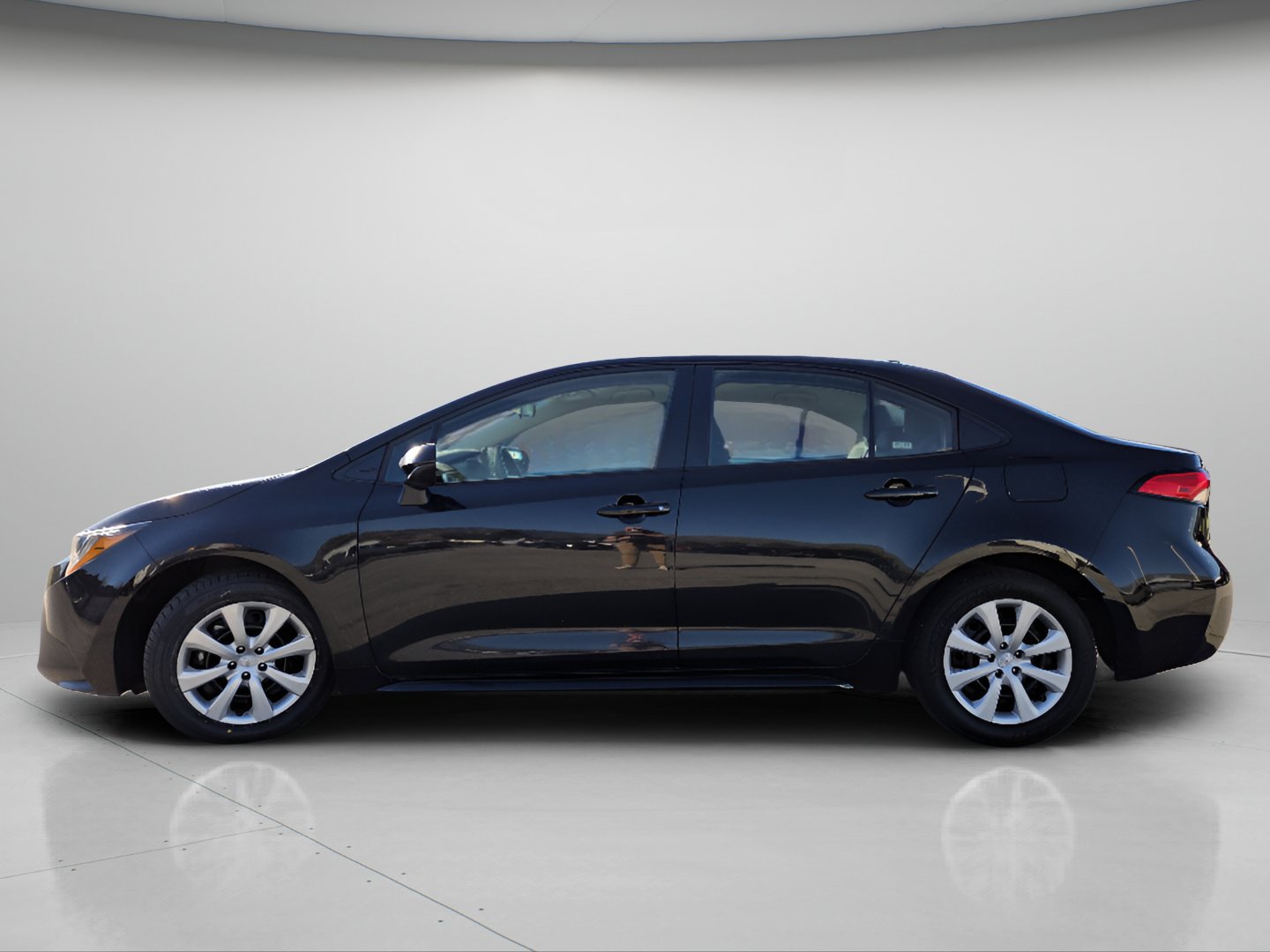Used 2025 Toyota Corolla LE FWD image 17