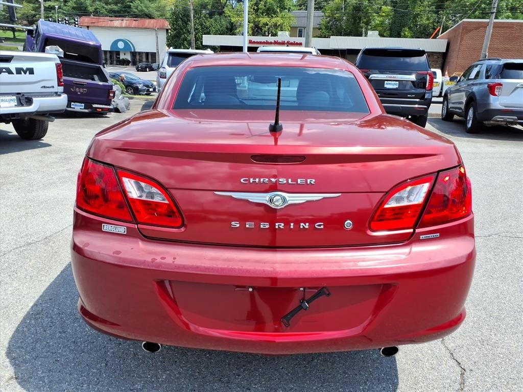 Used 2010 Chrysler Sebring Limited FWD image 5