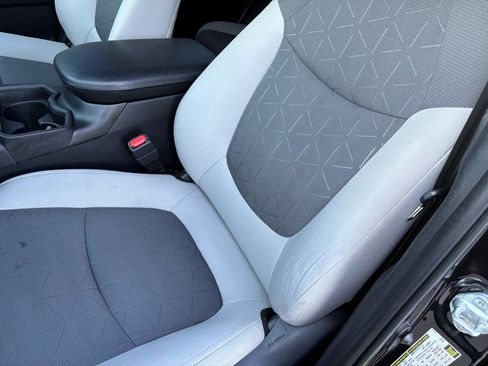 Used 2021 Toyota RAV4 XLE image 16