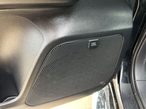 Used 2022 Toyota Tacoma Limited image 15