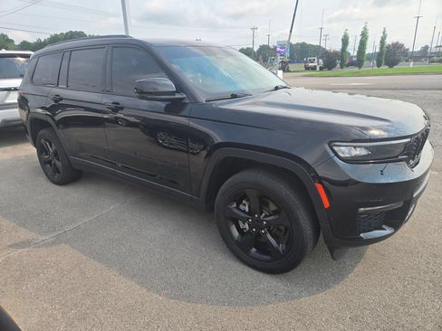 Used 2023 Jeep Grand Cherokee L Limited w/ Luxury Tech Group II AWD/4WD image 2
