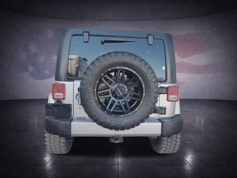 Used 2018 Jeep Wrangler Unlimited Sahara w/ Connectivity Group AWD/4WD image 4